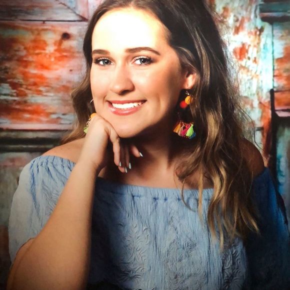 Meet your Posher, Cassidy - Picture 1 of 1